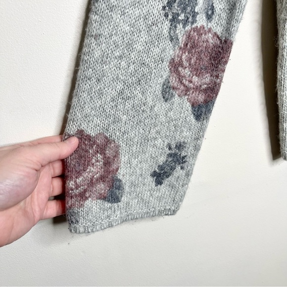 Lucky Brand Wool Blend Scoop Neck Floral Bell Sleeve Sweater in Grey Size Medium - Picture 8 of 9